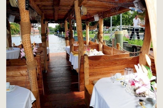 Hauptstadtfloss - Heiraten am und auf dem Wasser