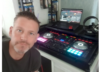 Ihr Hochzeits-DJ MOBIX aus Berlin, unterhält Feiern aller Art in Berlin